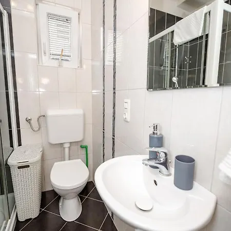 Jakov With Balcony Apartment