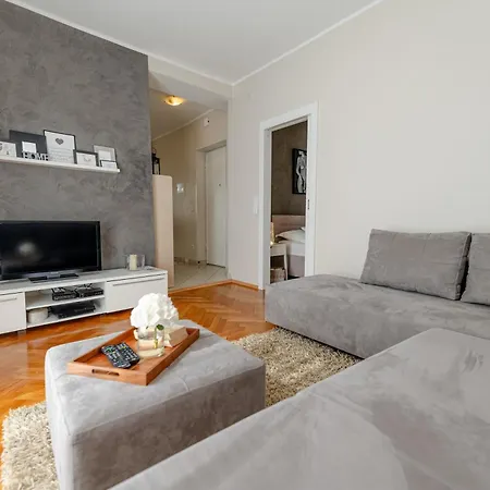 Jakov With Balcony Apartment *