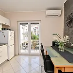 Jakov With Balcony Апартаменти Задар