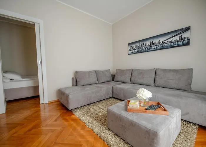 Jakov With Balcony * Ζαντάρ