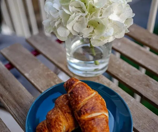 Jakov With Balcony Ζαντάρ