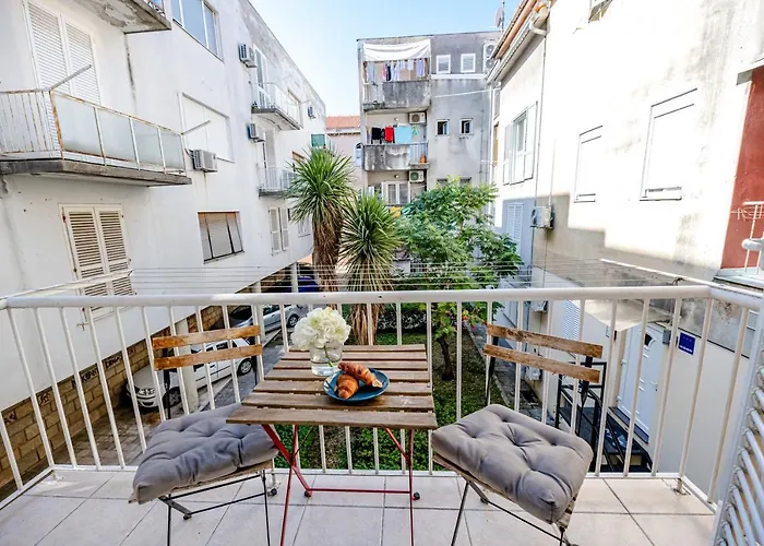 Jakov With Balcony * Ζαντάρ